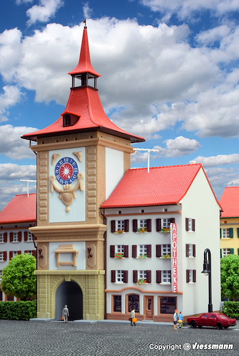 Z Stadttor mit Apotheke in Murten