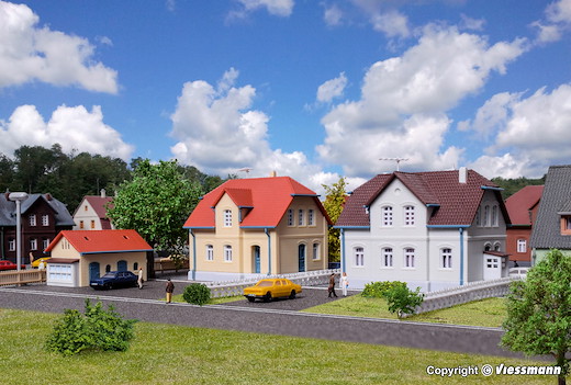 Z Siedlungshaus Ruhrstrasse, 2 Stück und ein Nebengebäude