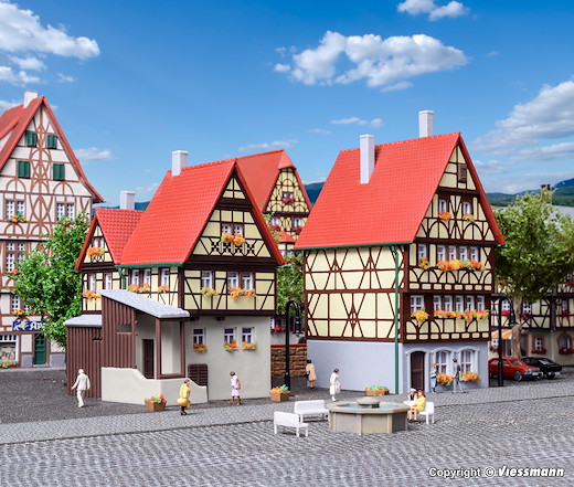 N Fachwerkhaus und Torhaus