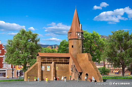 N Rundturm mit Mauer in Marktbreit