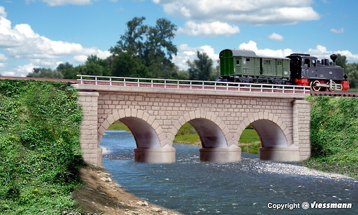 N/Z Erzberg-Brücke mit Eisbrecherpfeilern, eingleisig