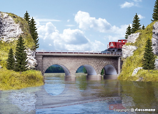 N/Z Regnitz-Brücke mit Eisbrecherpfeilern, gebogen, eingleisig