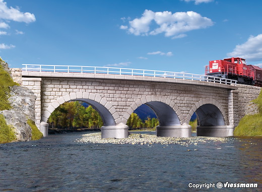N/Z Wildeck-Brücke mit Eisbrecherpfeilern, gebogen, eingleisig