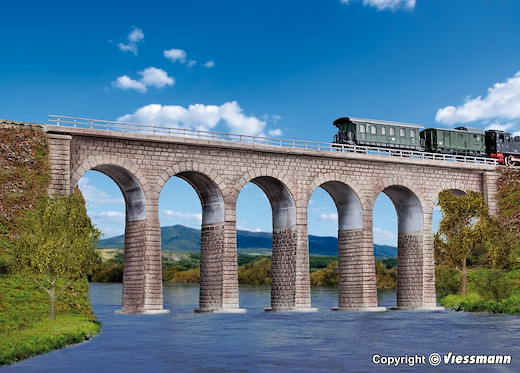 N/Z Ravenna-Viadukt mit Eisbrecherfundamenten, eingleisig