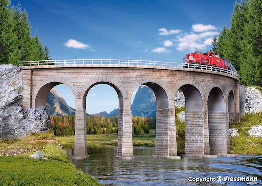 N/Z Semmering-Viadukt mit Eisbrecherfundamenten, gebogen, eingleisig