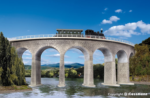 N/Z Albula-Viadukt mit Eisbrecherfundamenten, gebogen, eingleisig