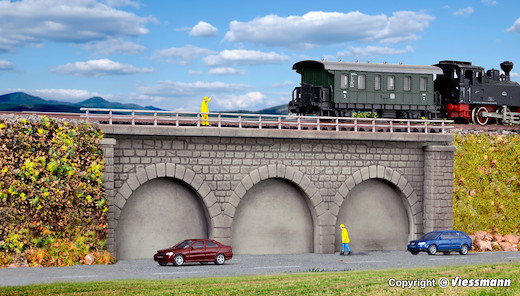 N/Z Gemauerter Bahndamm, eingleisig