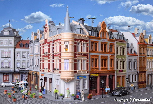 H0 Stadthaus mit Figur und Hausbeleuchtung