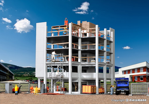 H0 Gebäude-Rohbau mit Baustellenzubehör