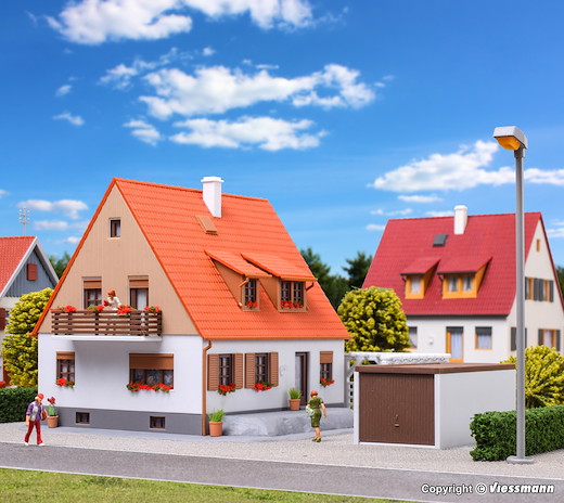 H0 Einfamilienhaus mit Terrasse, Garage und Pergola