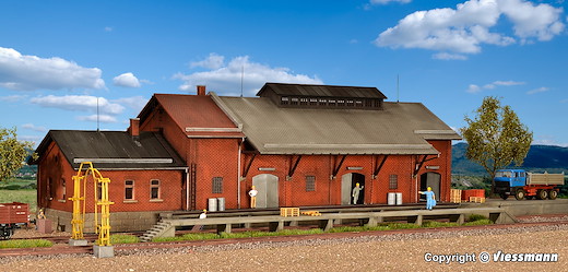 H0 Güterhalle mit Lademass und Freiladerampe