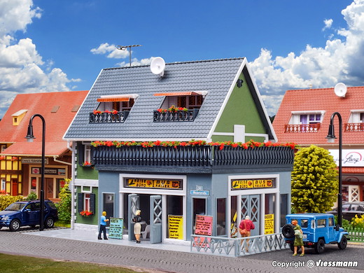 H0 Reisebüro mit Inneneinrichtung und Beleuchtung, Funktionsbausatz