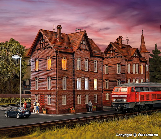 H0 Eisenbahner-Wohnhaus mit First