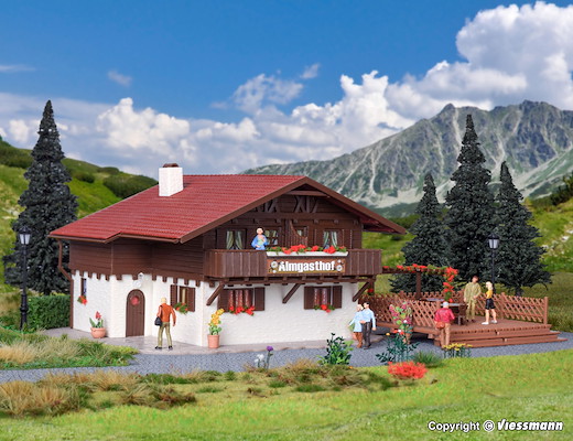 H0 Almgasthof mit Holzterrasse