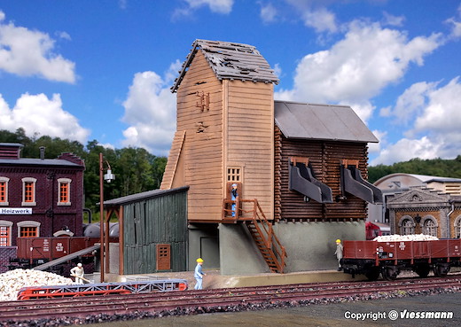 H0 Kieswerk mit angetriebenen Verschlussklappen