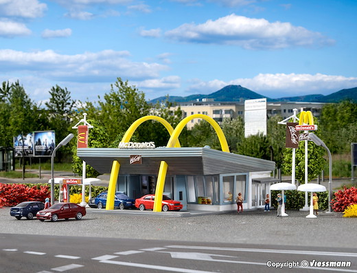 N McDonald´s Schnellrestaurant mit McDrive